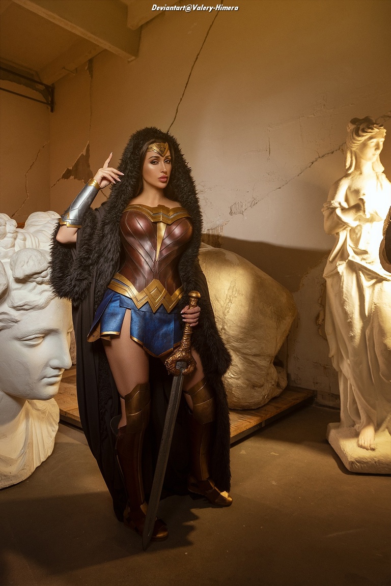 Justice League - Diana Prince (Diana of Themyscira) (Wonder Woman) Cosplay - costume show
