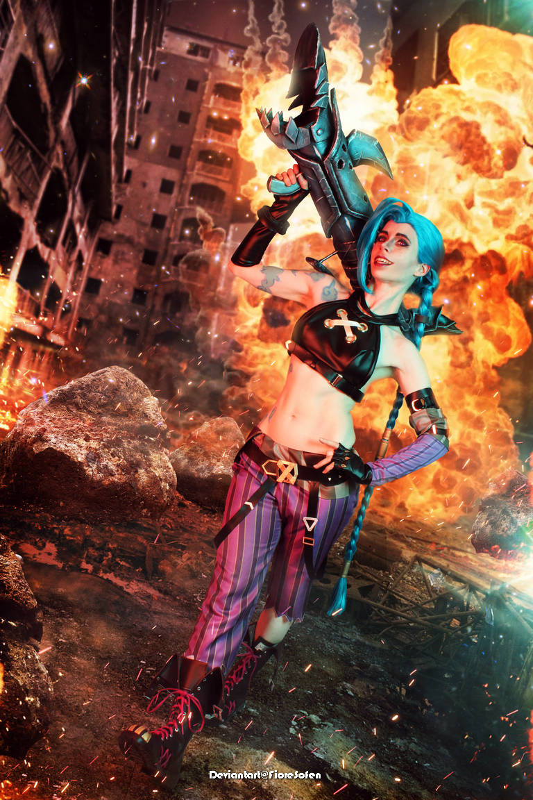 League of Legends - Jinx (The Loose Cannon) Cosplay - nuanced study