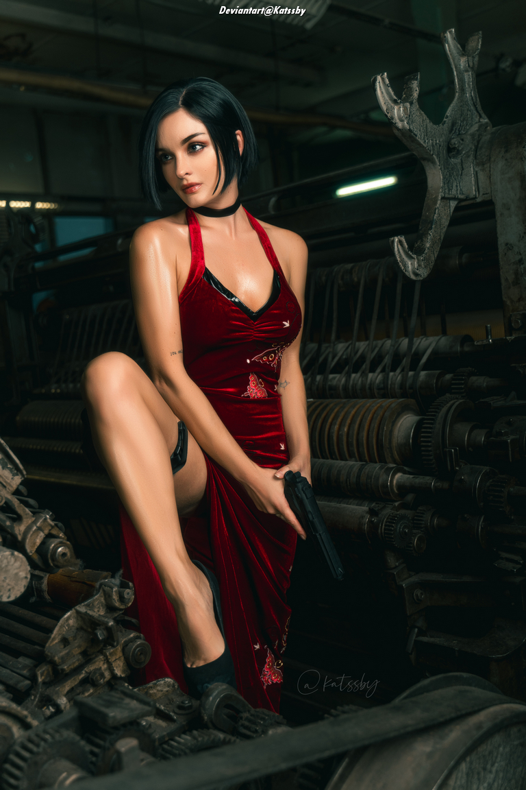 Resident Evil 4 - Ada Wong Cosplay - authentic costume view