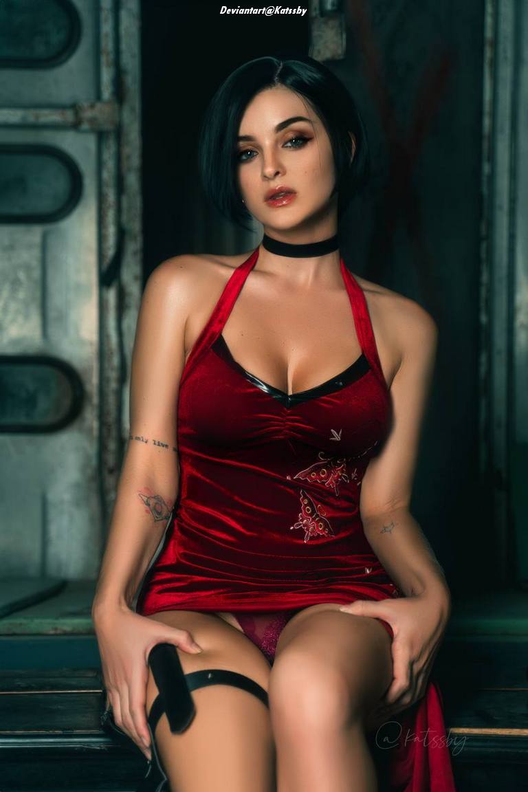 Resident Evil 4 - Ada Wong Cosplay - soft focus costume shot