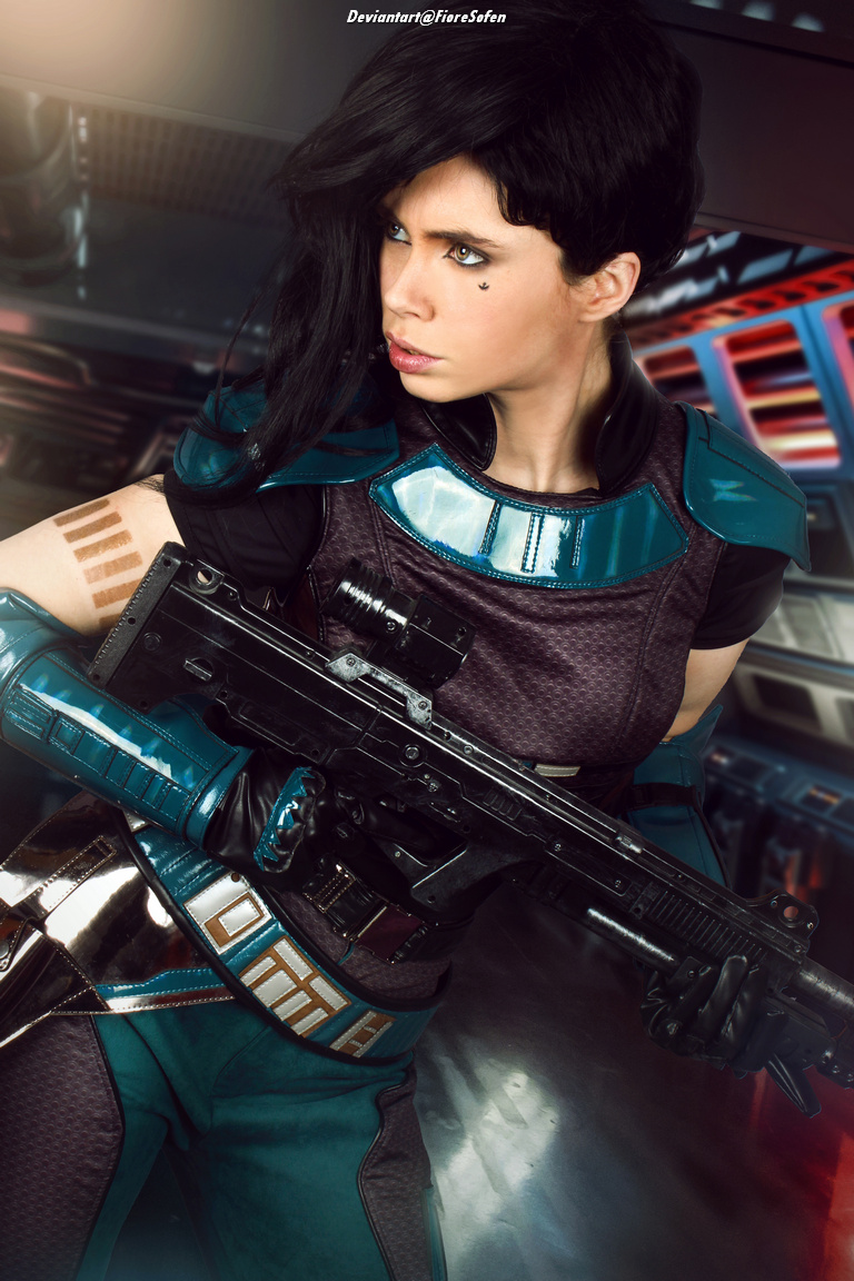 The Mandalorian - Carasynthia Dune (Cara) Cosplay full length photo