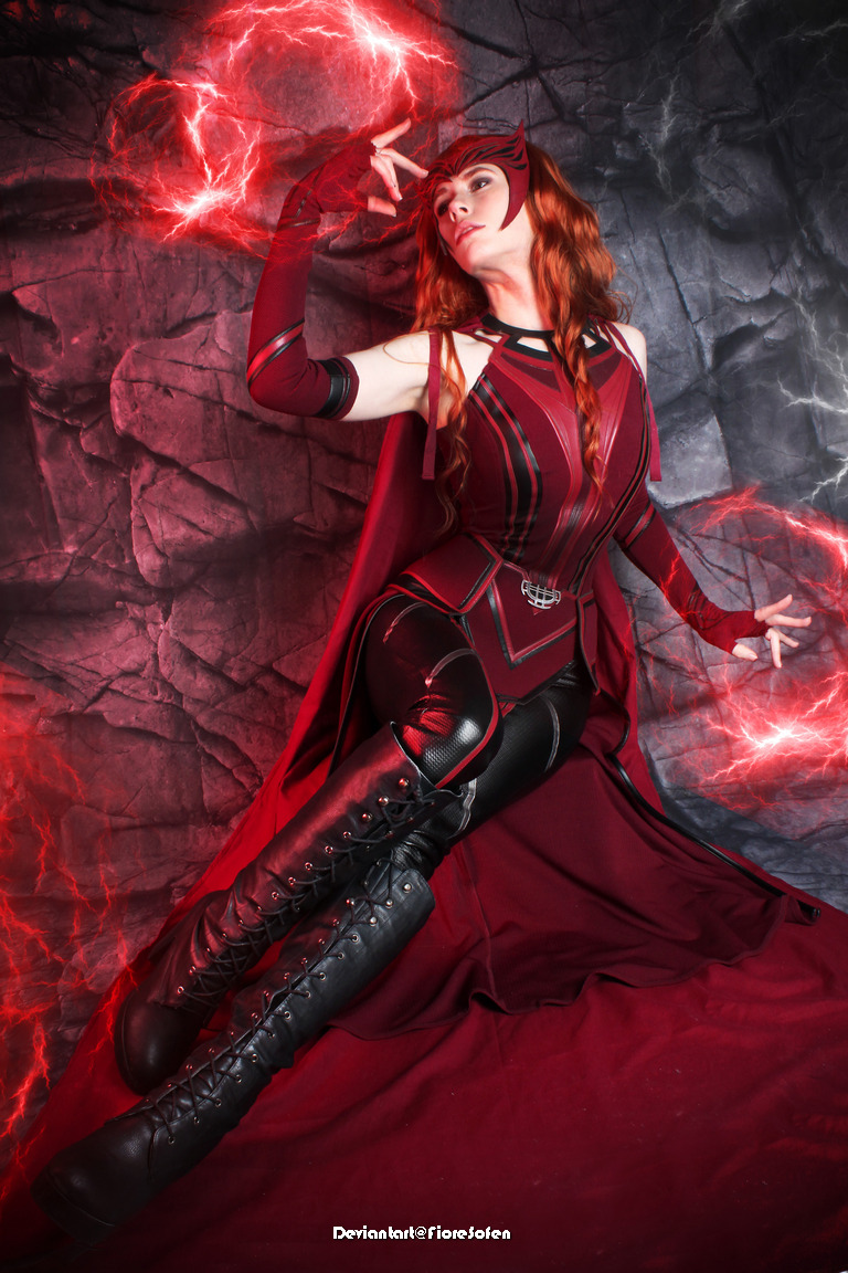 WandaVision - Wanda Django Maximoff (Scarlet Witch) Cosplay - full length port.