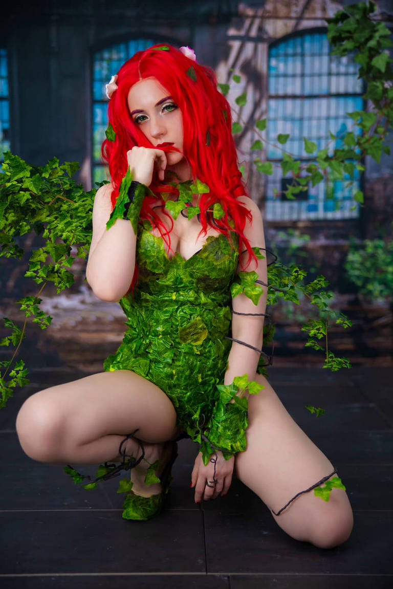Batman - Poison Ivy (Pamela Lillian Isley) Cosplay