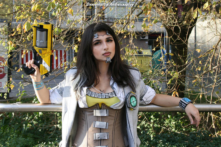 Borderlands 2 - Handsome Jack Cosplay - full body character photo