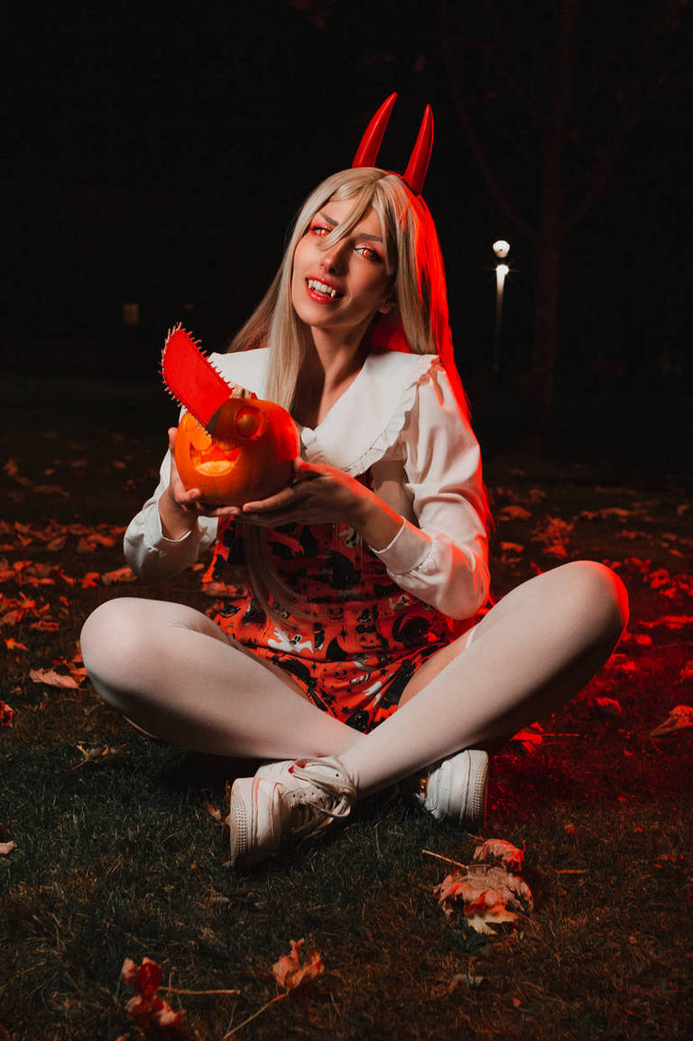 Chainsaw Man - Power (Blood Fiend) (Halloween) Cosplay - full length photo
