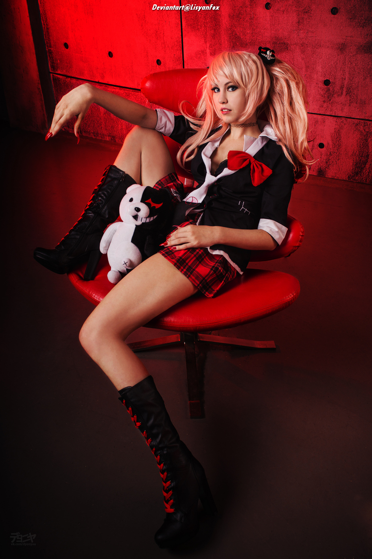 Danganronpa - Junko Enoshima Cosplay - artistic framing portrait Danganronpa - Junko Enoshima Cosplay - artistic framing portrait