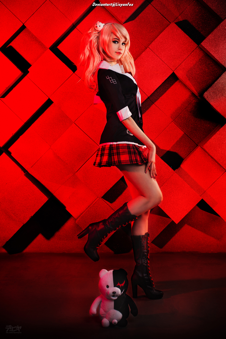 Danganronpa - Junko Enoshima Cosplay - light aesthetic photography Danganronpa - Junko Enoshima Cosplay - light aesthetic photography