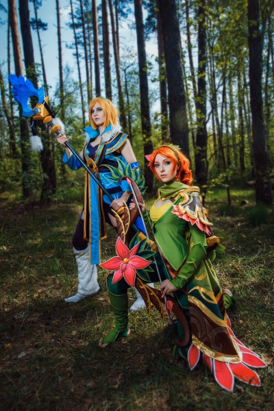 Dota 2 - Rylai (Crystal Maiden) (Heart of the North) & Lyralei (Windranger) (Bindings of the Battleranger) Cosplay