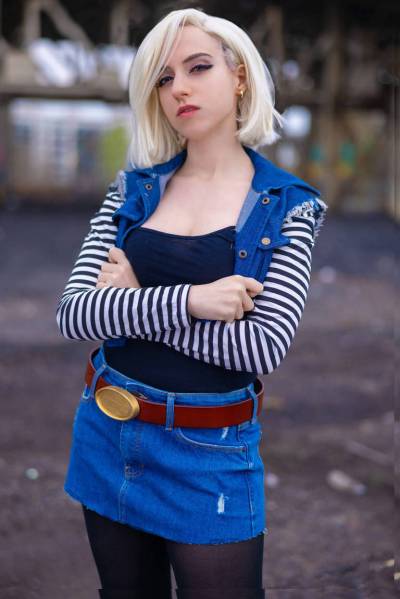 Dragon Ball - Android 18 Cosplay