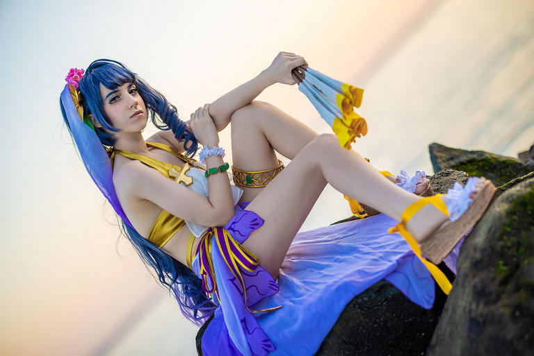 Epic Seven - Bellona Moune Cospay - soft focus costume shot