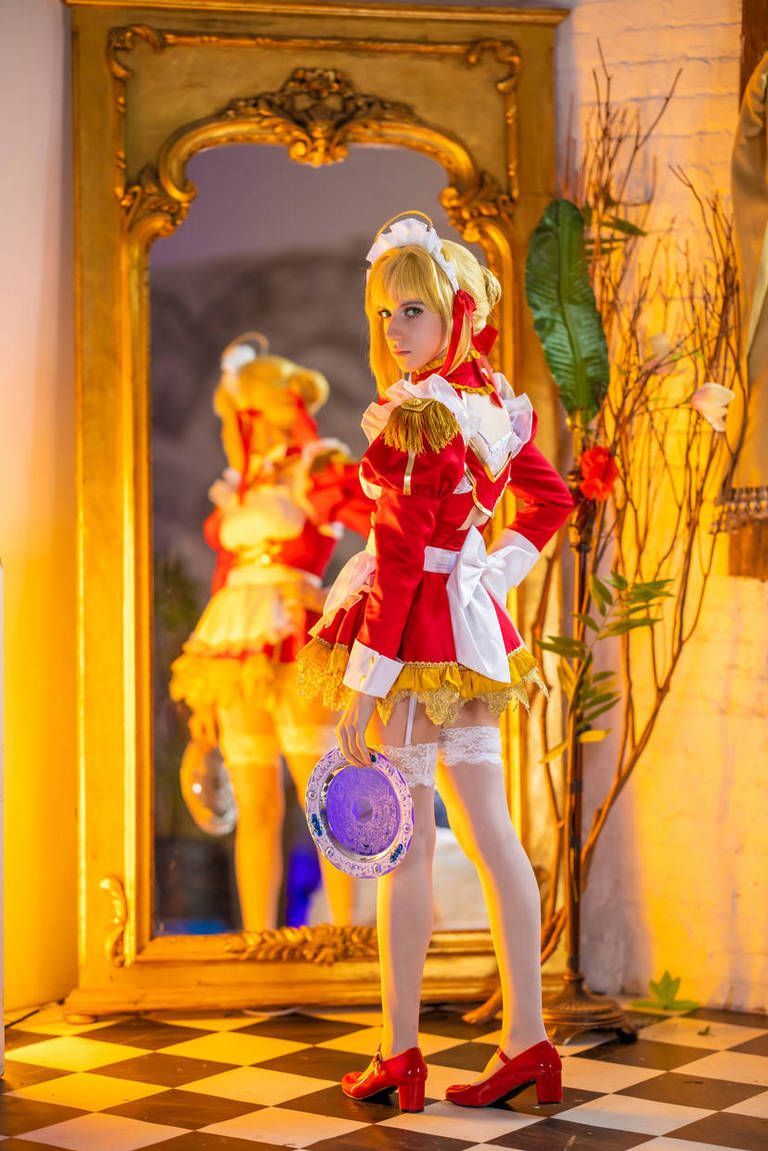 Fate Extra - Nero Claudius (Red Saber) (Emperor of Roses) (Maid) Cosplay - character analysis