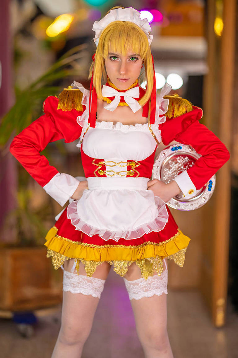 Fate Extra - Nero Claudius (Red Saber) (Emperor of Roses) (Maid) Cosplay - costume focus
