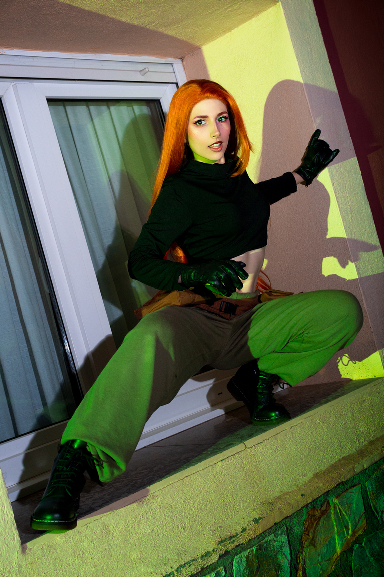 Kim Possible - Kim Possible Cosplay - full body portrait Kim Possible - Kim Possible Cosplay - full body portrait
