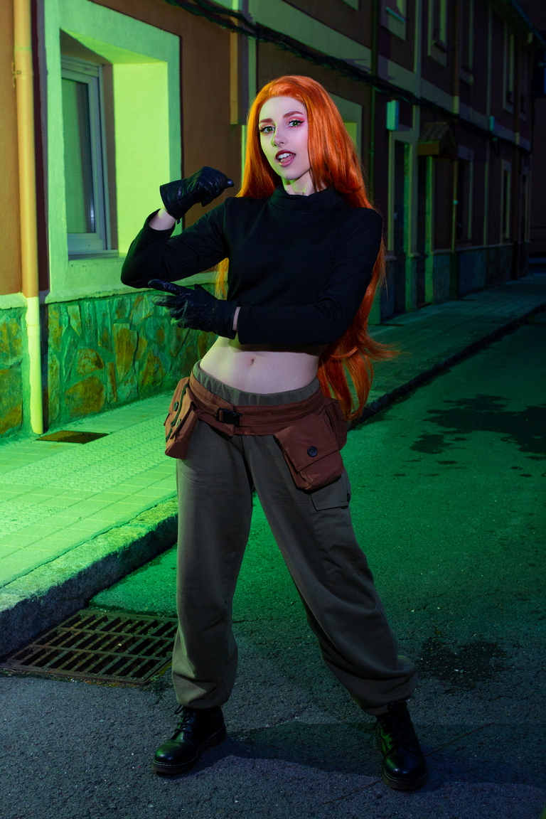 Kim Possible - Kim Possible Cosplay - costume showcase portrait Kim Possible - Kim Possible Cosplay - costume showcase portrait
