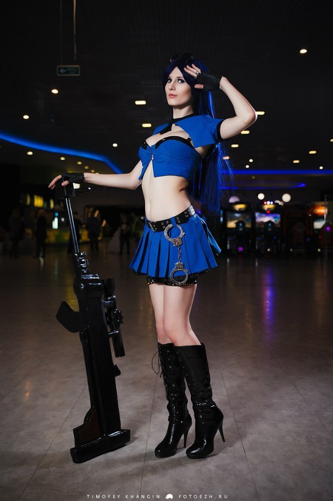 League of Legends - Caitlyn Kiramman (The Sheriff of Piltover) (Officer) Cosplay - character photo
