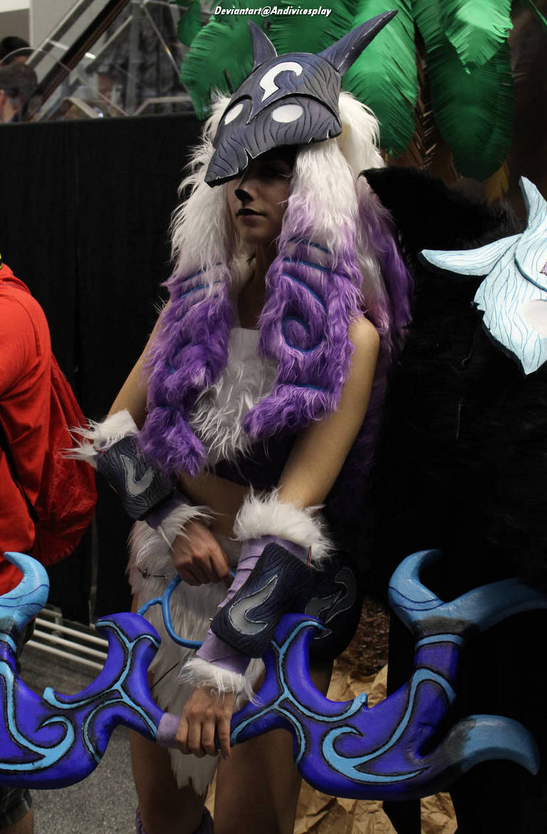 League of Legends - Kindred (The Eternal Hunters) Cosplay - expressive portrait