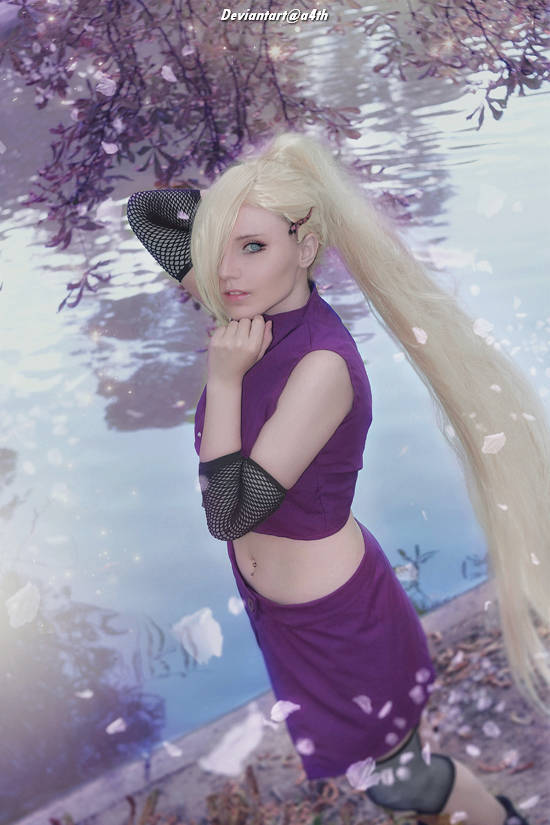 Naruto Shippuden - Ino Yamanaka Cosplay - full body character photo
