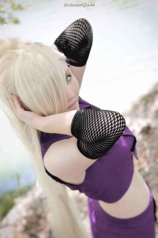 Naruto Shippuden - Ino Yamanaka Cosplay - full body character photo