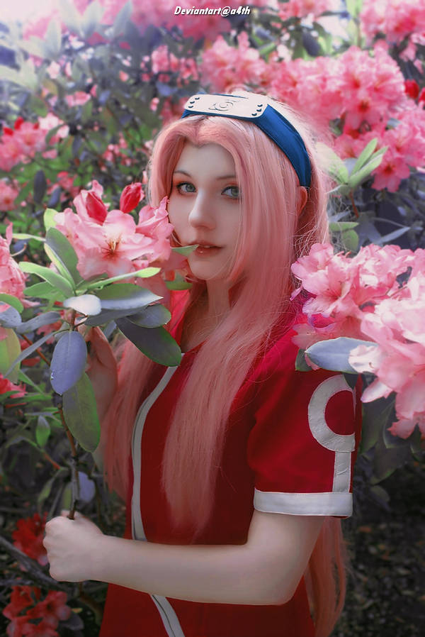 Naruto Shippuden - Sakura Haruno Cosplay - full length character portrait Naruto Shippuden - Sakura Haruno Cosplay - full length character portrait