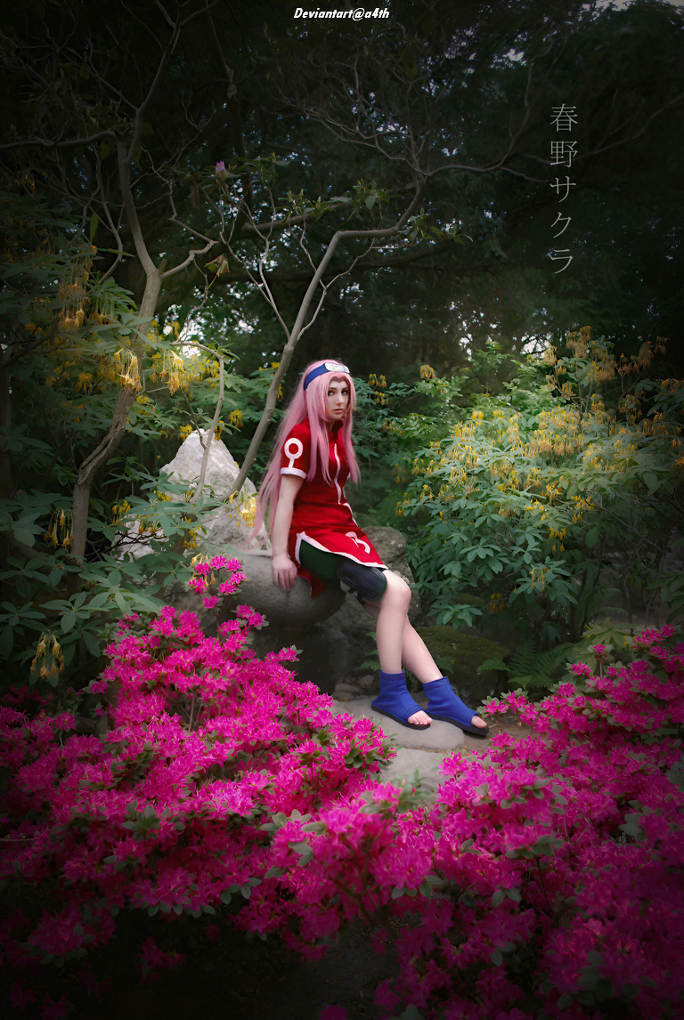 Naruto Shippuden - Sakura Haruno Cosplay - full length character portrait Naruto Shippuden - Sakura Haruno Cosplay - full length character portrait