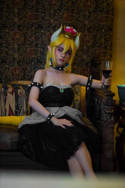 New Super Mario Bros. U Deluxe - Bowsette Cosplay