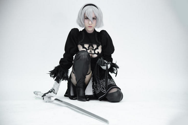 NieR AutomatA - 2B (YoRHa No.2 Type-B) Cosplay - mature capture