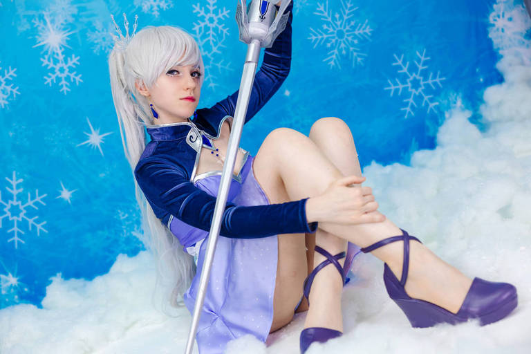 RWBY - Weiss Schnee (Ice Queen) Cosplay - costume showcase portrait