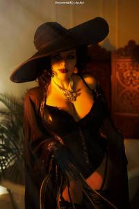 Resident Evil Village - Alcina Dimitrescu (Lingerie) Cosplay