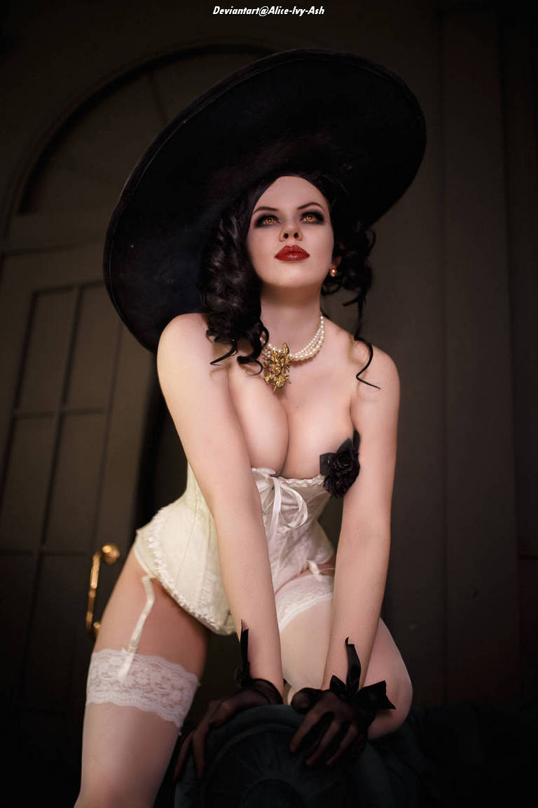 Resident Evil Village - Alcina Dimitrescu (Lingerie) Cosplay - apparel study