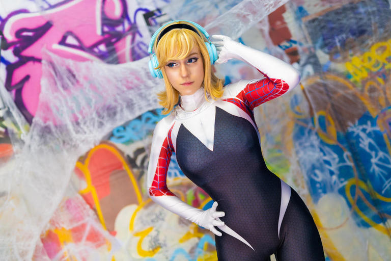 Spider-Man - Across the Spider-Verse - Spider-Gwen (Gwen Stacy) Cosplay - portrait photo