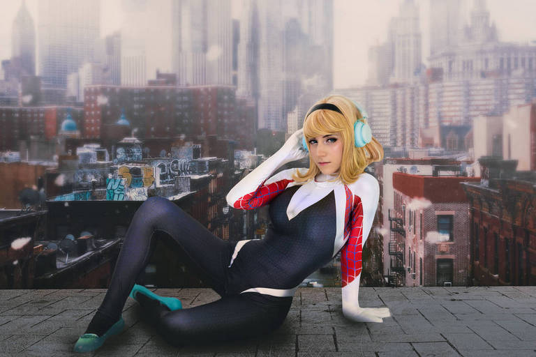 Spider-Man - Across the Spider-Verse - Spider-Gwen (Gwen Stacy) Cosplay - body photo
