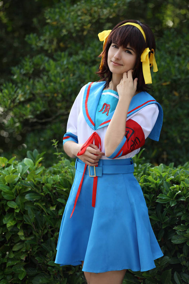 The Melancholy of Haruhi Suzumiya - Haruhi Suzumiya (God Knows) Cosplay - full body port.
