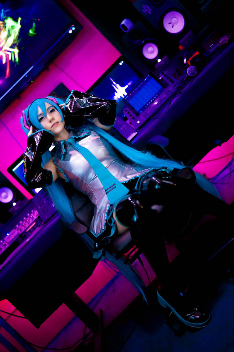 Vocaloid - Hatsune Miku Cosplay - professional cosplay study Vocaloid - Hatsune Miku Cosplay - professional cosplay study