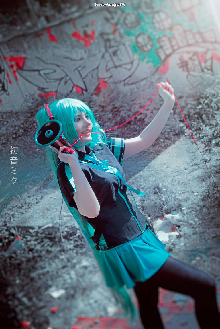 Vocaloid - Hatsune Miku Cosplay - professional cosplay study Vocaloid - Hatsune Miku Cosplay - professional cosplay study