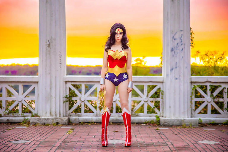 Wonder Woman (TV Series) - Diana Prince (Diana of Themyscira) (Wonder Woman) Cosplay - artistic framing