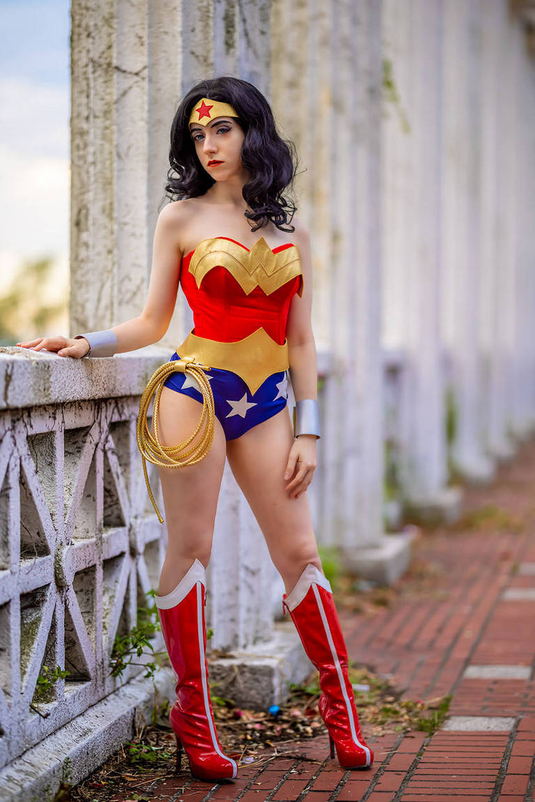 Wonder Woman (TV Series) - Diana Prince (Diana of Themyscira) (Wonder Woman) Cosplay - soft focus shot