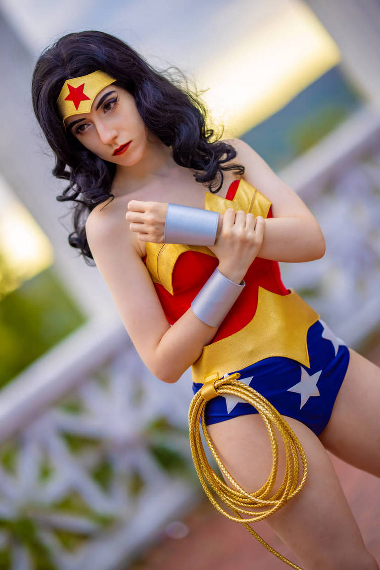 Wonder Woman (TV Series) - Diana Prince (Diana of Themyscira) (Wonder Woman) Cosplay - authentic view