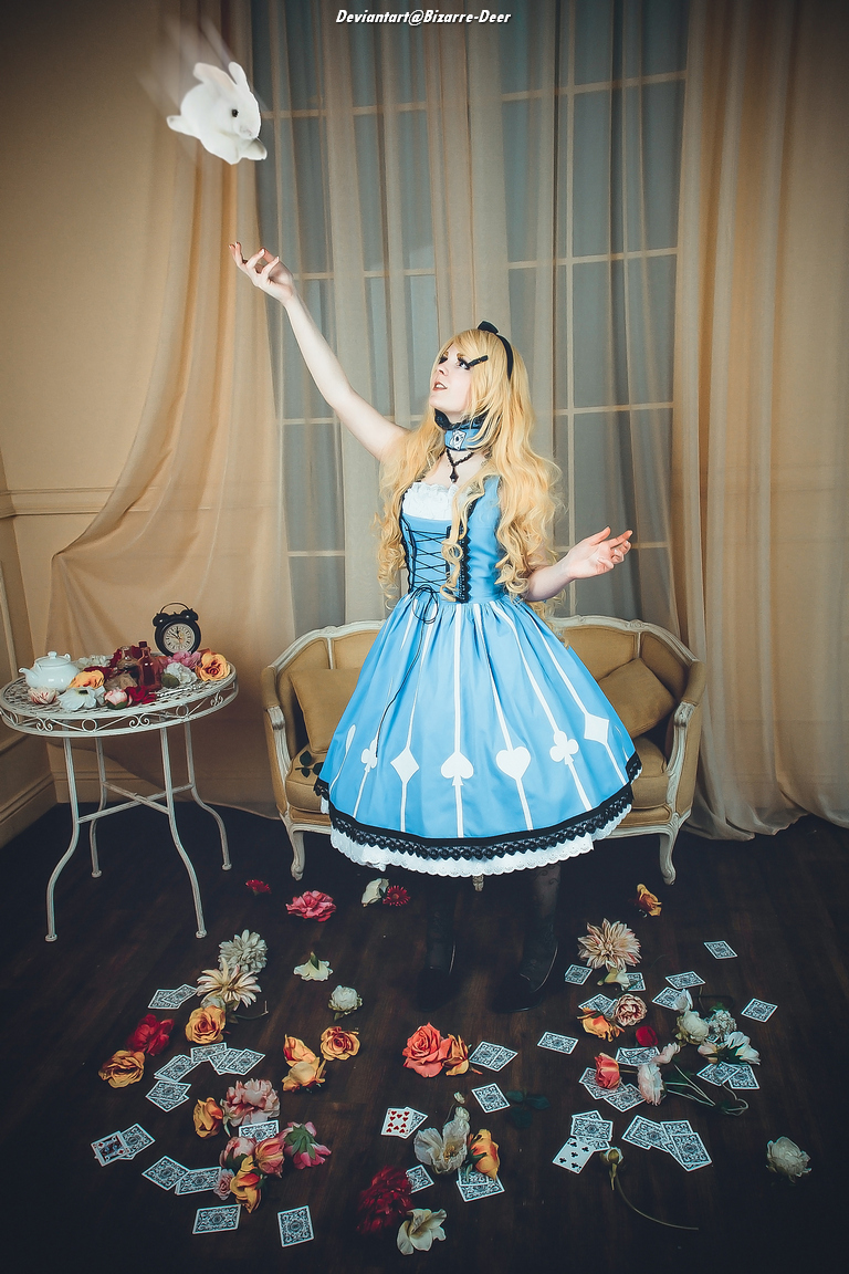 Alice in Wonderland - Alice Kingsleigh Cosplay full body portrait photography