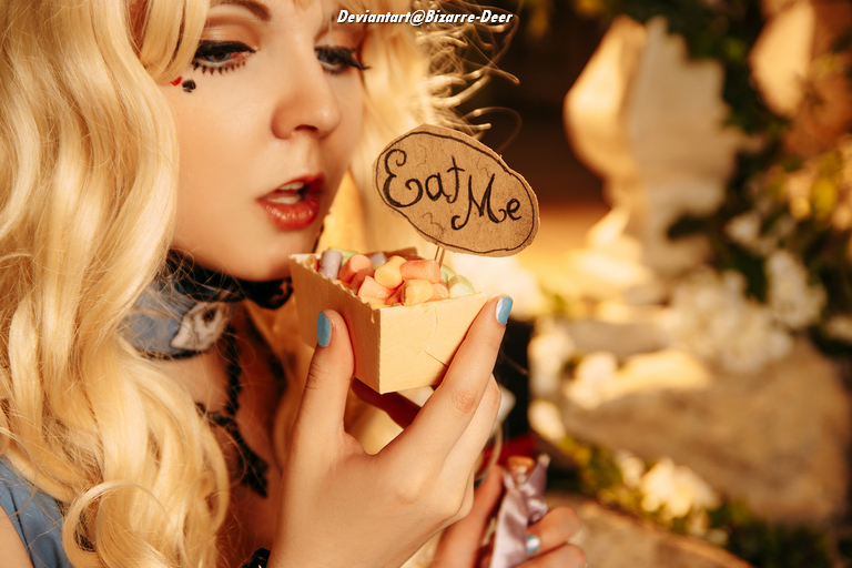 Alice in Wonderland - Alice Kingsleigh Cosplay full body character photo