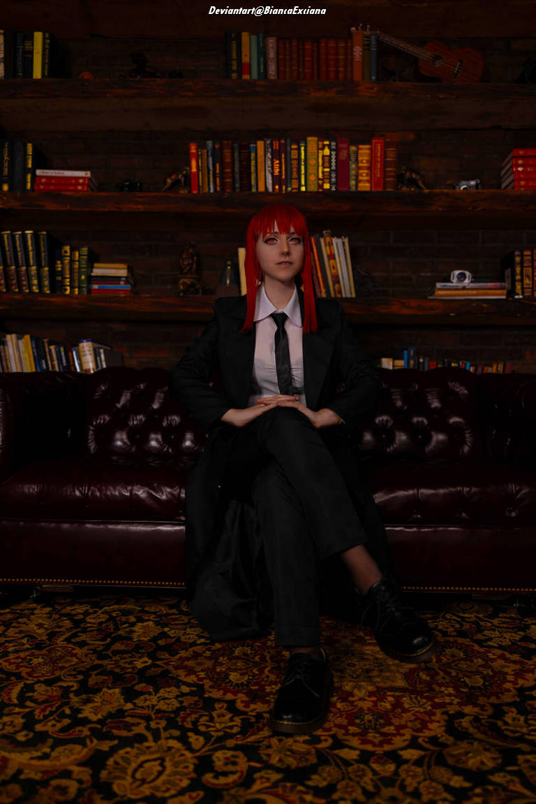 Chainsaw Man - Makima (Control Devil) Cosplay - full length photo