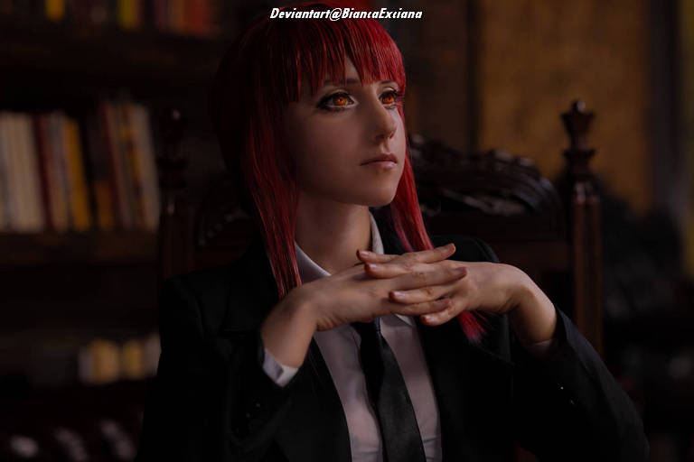 Chainsaw Man - Makima (Control Devil) Cosplay - costume portrait