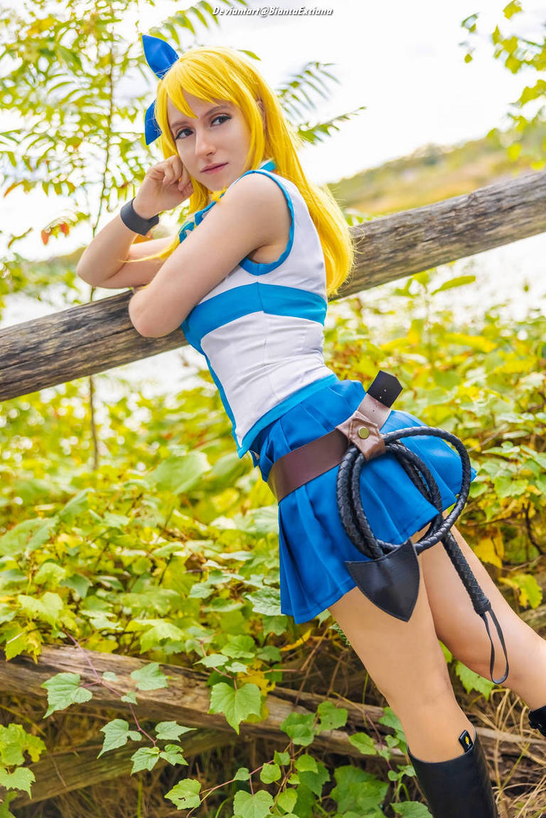Fairy Tail - Lucy Heartfilia (Lu-chan) Cosplay full length character portrait