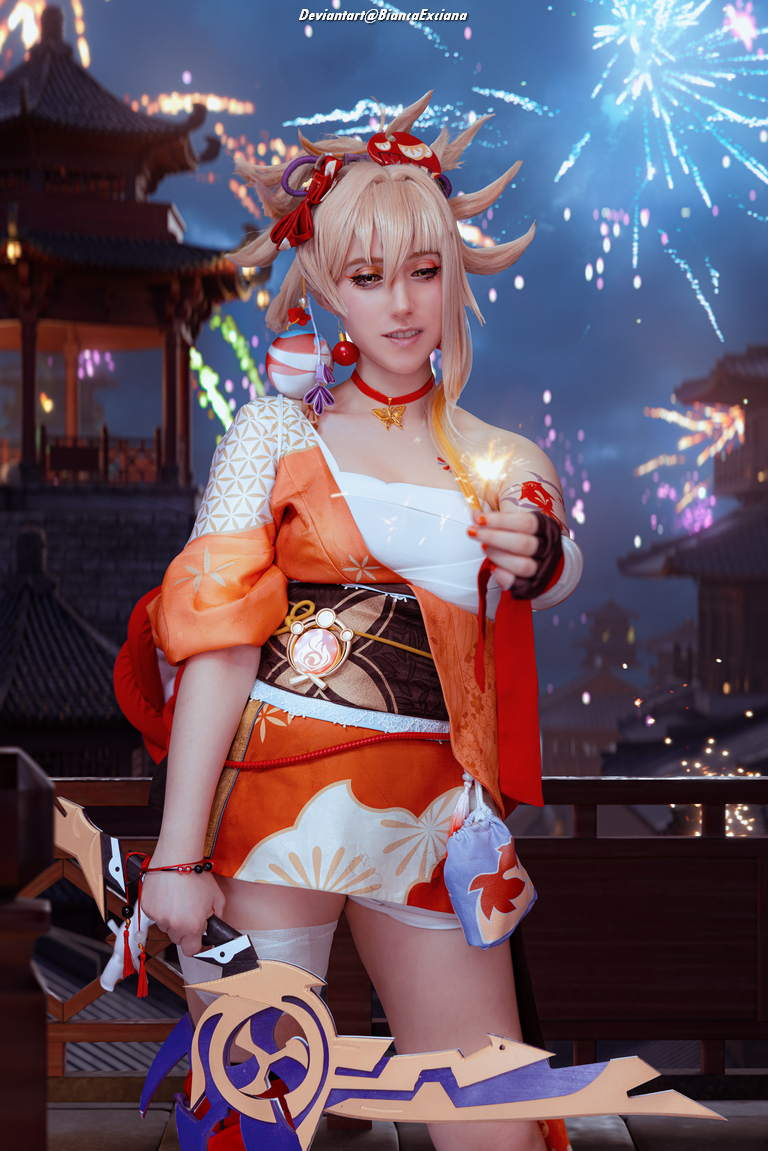 Genshin Impact - Naganohara Yoimiya (Frolicking Flames) (Goldfish Firecracker) Cosplay full body portrait