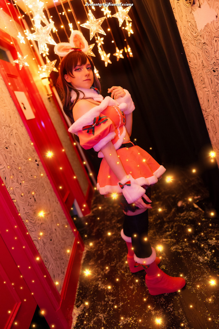 Kizuna AI Inc - Kizuna AI (Bundled Love) (Oyabun) (Christmas) Cosplay full body character photo