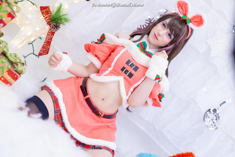 Kizuna AI Inc - Kizuna AI (Bundled Love) (Oyabun) (Christmas) Cosplay character portrait photography