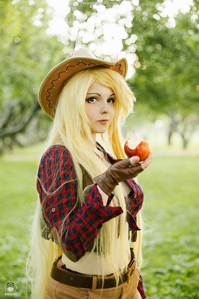 My Little Pony - Equestria Girls - Applejack Cosplay