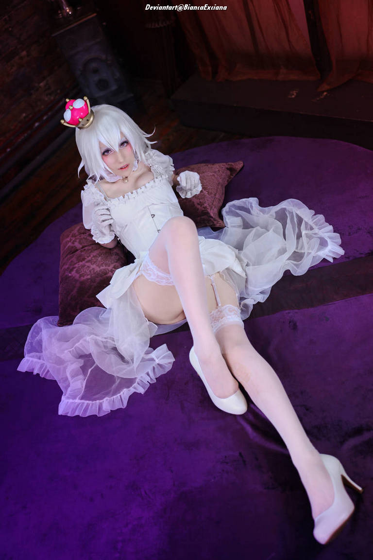 New Super Mario Bros. U Deluxe - Booette (Boosette) (Princess Boo) Cosplay full length photo