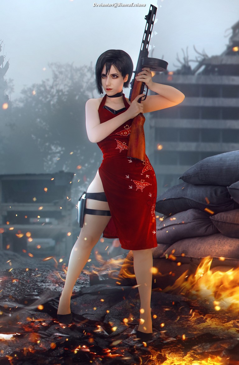 Resident Evil 4 - Ada Wong Cosplay full length photo