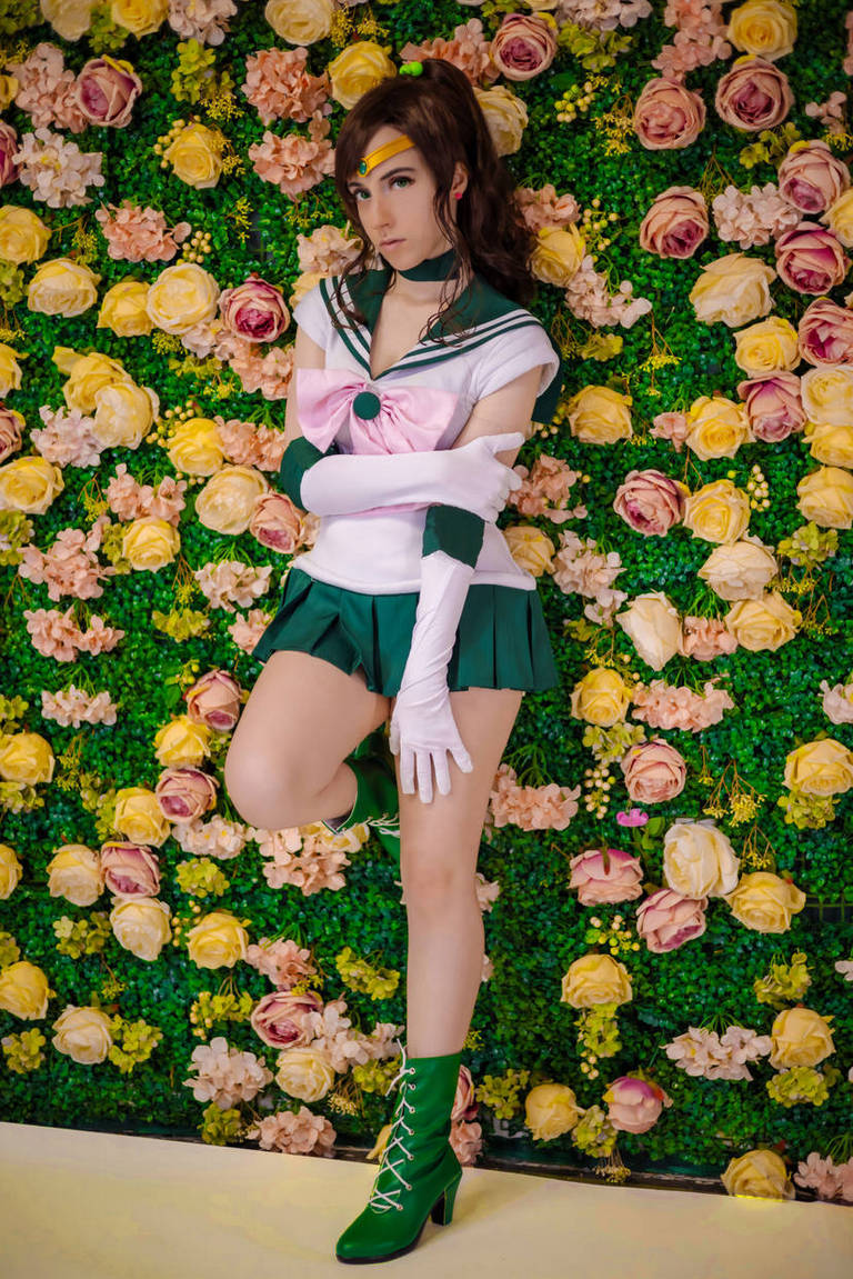 Sailor Moon - Sailor Jupiter (Makoto Kino) Cosplay full body character photo