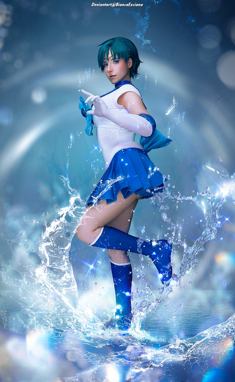 Sailor Moon - Sailor Mercury (Ami Mizuno) Cosplay character costume portrait